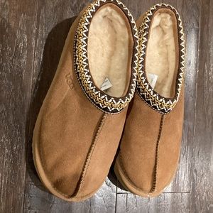 Ugg Tasman slip ons size W6-NEW